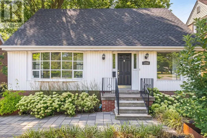 1286 KIPLING AVENUE, Toronto (Princess-Rosethorn), Ontario M9B3N5