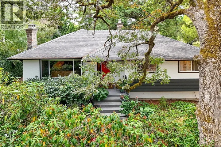 3960 Cumberland Rd, Saanich, British Columbia V8P3J8