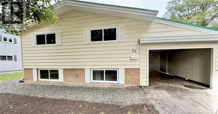 25 Vista Drive, Moncton, New Brunswick E1A4L6