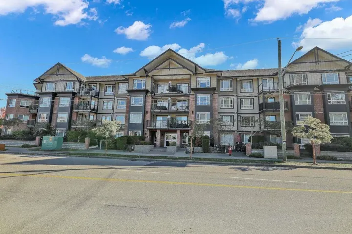 205 14960 102A AVENUE, Surrey, British Columbia V3R6A3