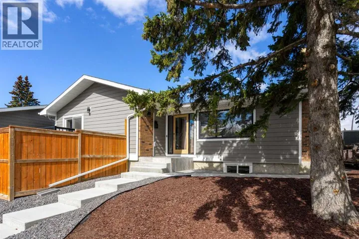 119 Silvercreek Close NW, Calgary, Alberta T3B4G2