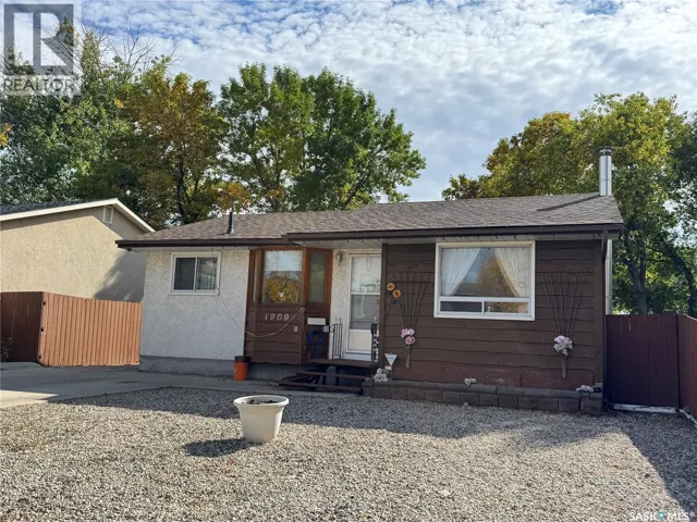 1909 7th AVENUE E, Regina, Saskatchewan S4N4M7