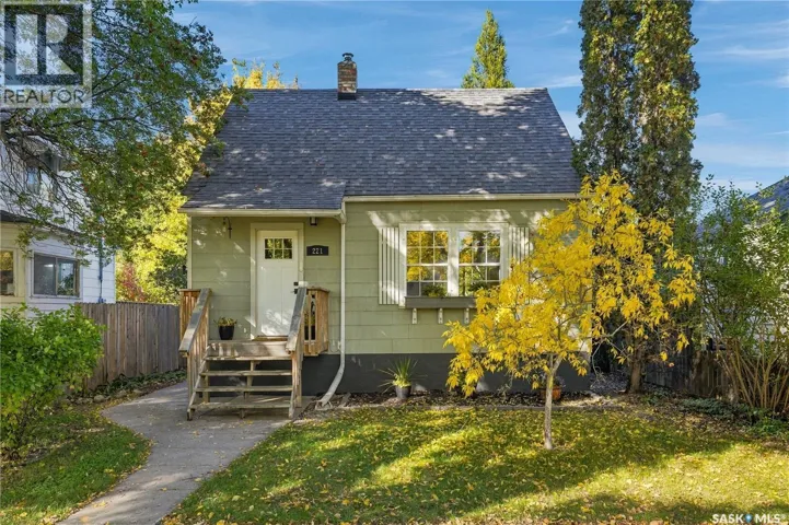 221 Elm STREET, Saskatoon, Saskatchewan S7J0G8