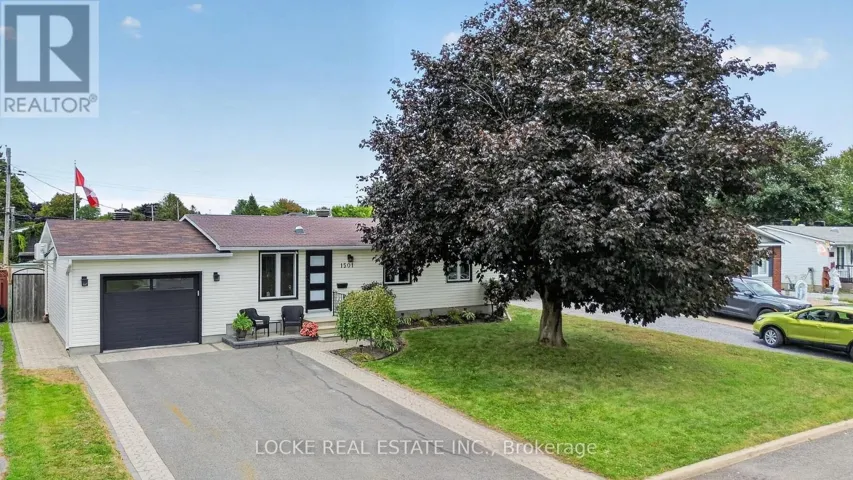 1501 QUEENSWOOD CRESCENT, Ottawa, Ontario K1E1L3