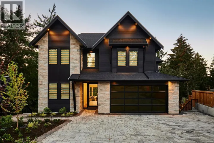 3912 Woodlands Pl, Saanich, British Columbia V8N4J8