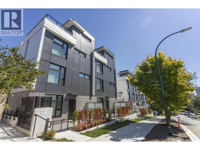 3249 CLIVE AVENUE, Vancouver, British Columbia V5R4V3