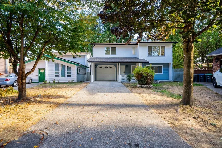 6738 128B STREET, Surrey, British Columbia V3W7C4