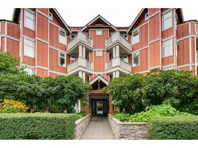 305 15368 16A AVENUE, Surrey, British Columbia V4A1S9