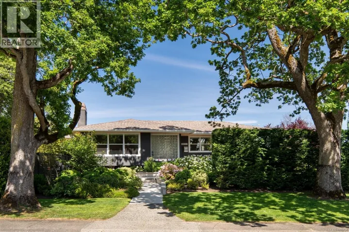 3311 Gibbs Rd, Oak Bay, British Columbia V8P4Y5