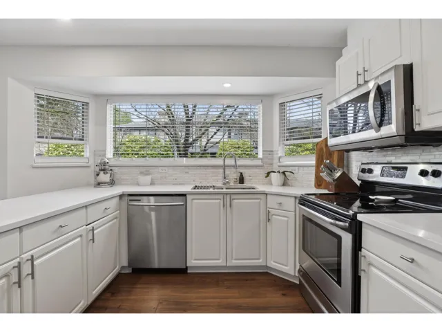 109 16080 82 AVENUE, Surrey, British Columbia V4N0N6