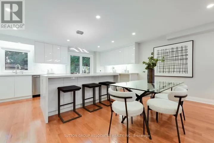 21 BELVIDERE AVENUE, Toronto (Humewood-Cedarvale), Ontario M6C1P4