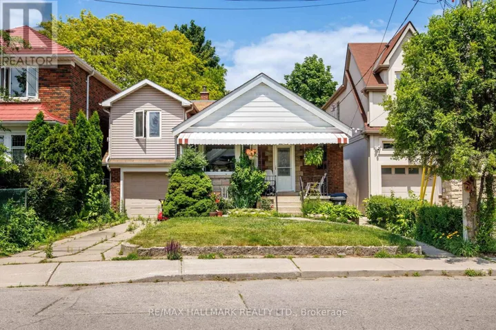 8 DAVIES CRESCENT, Toronto (East York), Ontario M4J2X5