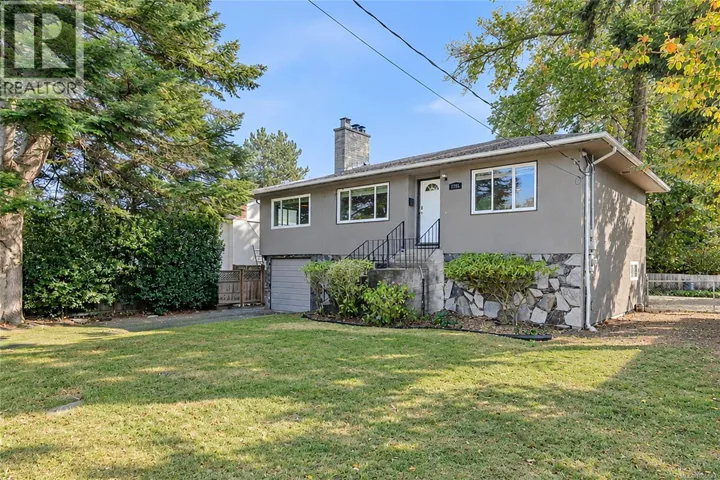 1711 Christmas Ave, Saanich, British Columbia V8P2X9