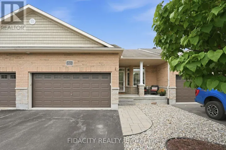 925 BURWASH LANDING, Ottawa, Ontario K2W0C8