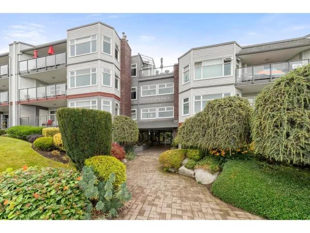 412 1220 FIR STREET, White Rock, British Columbia V4B4B1