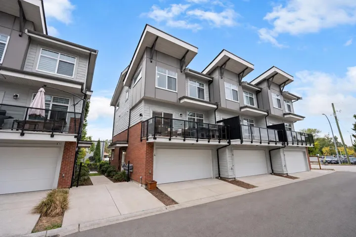 4 4771 224 STREET, Langley, British Columbia V3A3N5