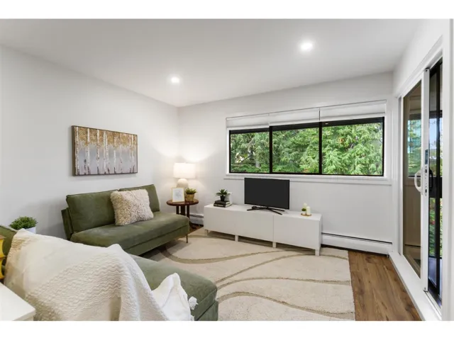 301 1561 VIDAL STREET, White Rock, British Columbia V4B5A7