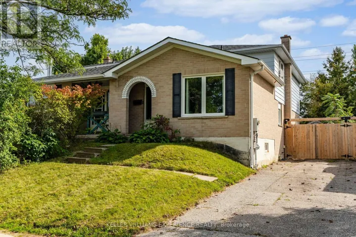21 B COLLEGE CRESCENT, Barrie (Grove East), Ontario L4M2W4