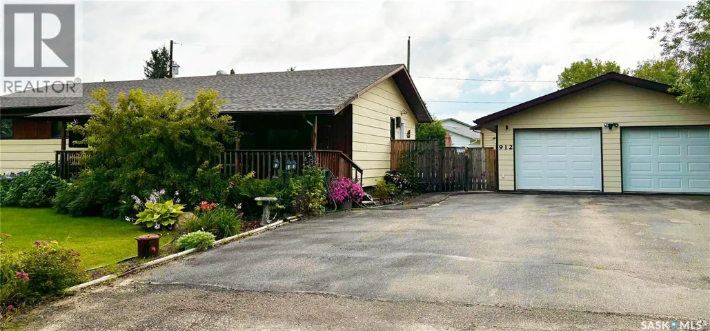 912 Railway AVENUE, Loon Lake, Saskatchewan S0M1L0