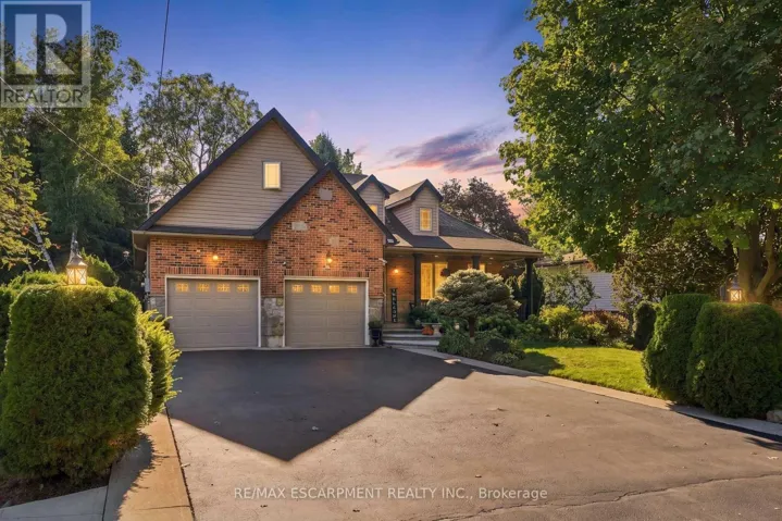 4 SUMMIT DRIVE, Hamilton (Waterdown), Ontario L8B0E4