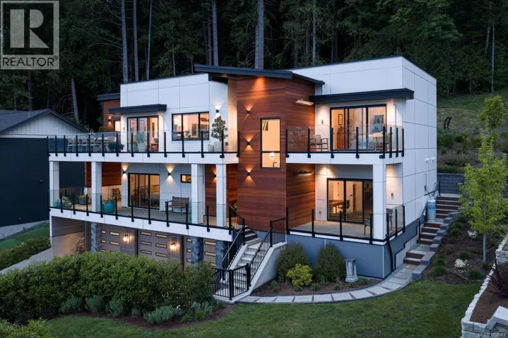 10900 Greenpark Dr, North Saanich, British Columbia V8L0C8