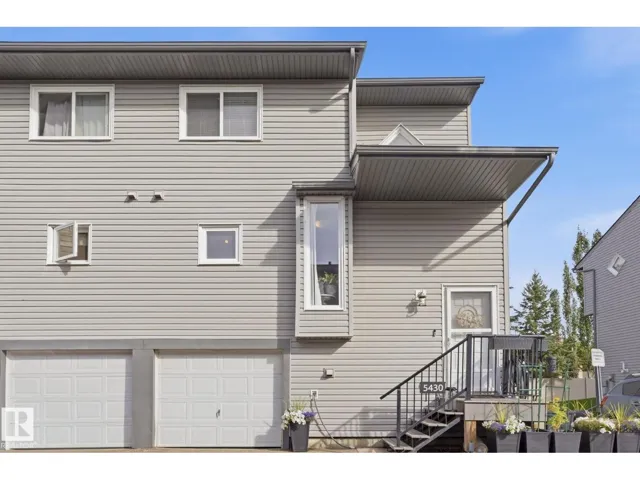 5340 38a AV NW NW, Edmonton, Alberta T6R1K4