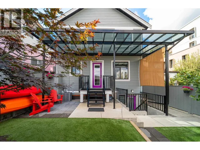 960 RENFREW STREET, Vancouver, British Columbia V5K4B8