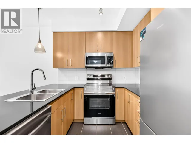 210 22290 NORTH AVENUE, Maple Ridge, British Columbia V2X8Z8