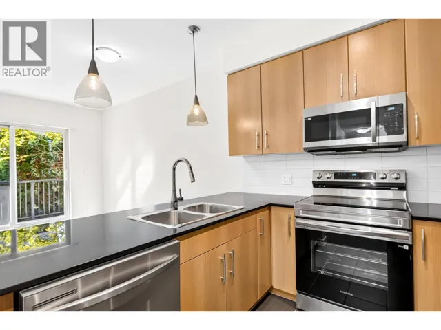 210 22290 NORTH AVENUE, Maple Ridge, British Columbia V2X8Z8