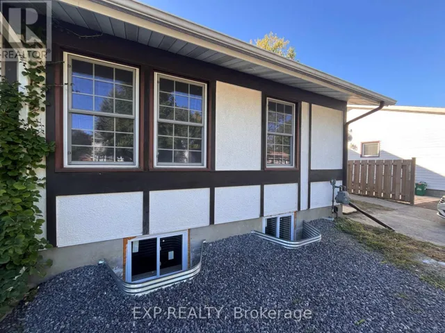 1381 LEIGH CRESCENT, Ottawa, Ontario K1J8E5