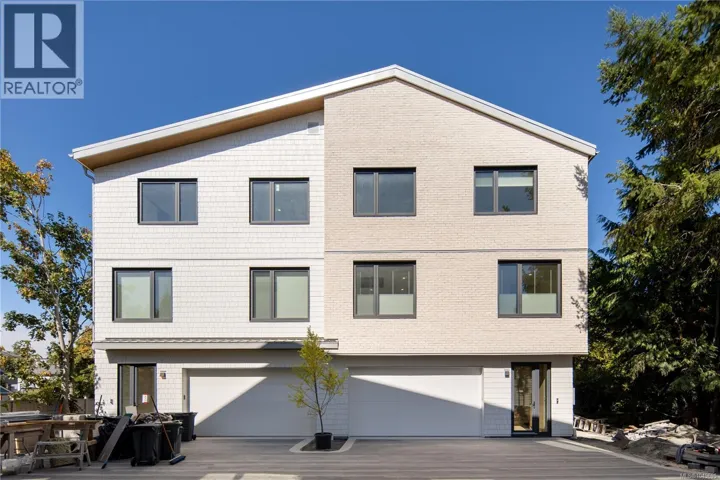 3 1118 Munro St, Esquimalt, British Columbia V9A5P1