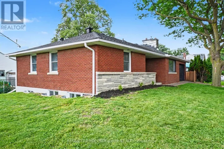 1305 AVENUE N AVENUE, Ottawa, Ontario K1G0A7