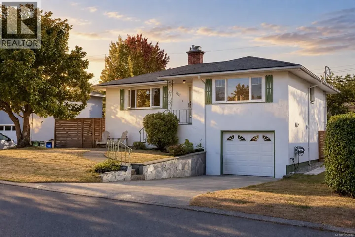 3221 Service St, Saanich, British Columbia V8P4M8