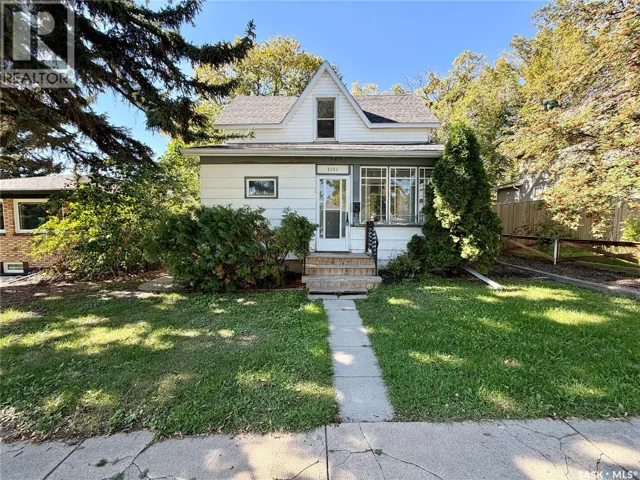 1014 6th AVENUE NW, Moose Jaw, Saskatchewan S6H0W2
