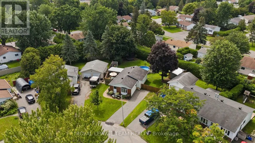 27 BALLANTRAE WAY, Ottawa, Ontario K2L1N3