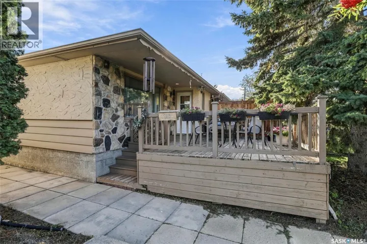 135 Broadway AVENUE, Regina, Saskatchewan S4N1B2