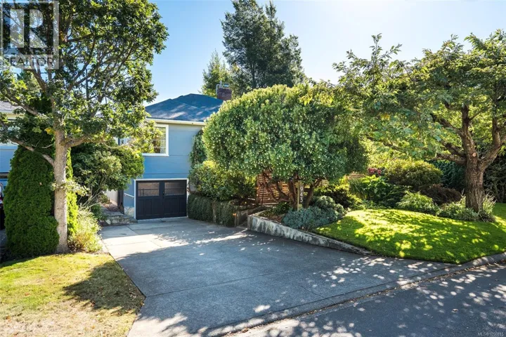 943 Linkleas Ave, Oak Bay, British Columbia V8S5C4