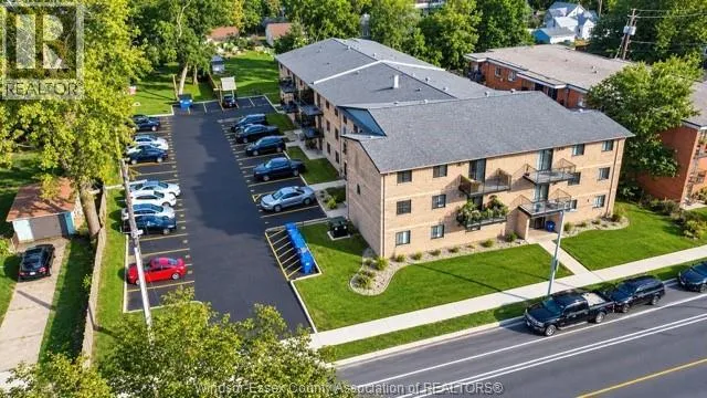 3355 SANDWICH STREET Unit# 304, Windsor, Ontario N9C1B2