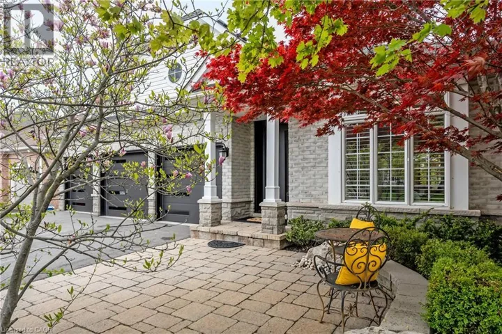 4285 COUPLES Crescent, Burlington, Ontario L7M4Y8