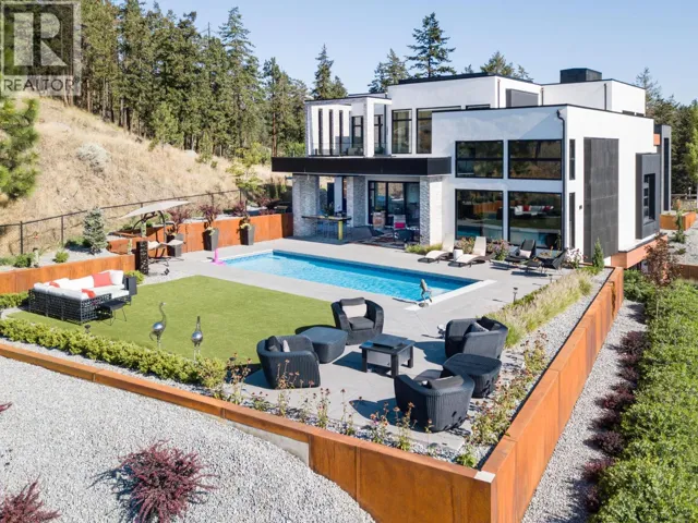 722 Highpointe Place, Kelowna, British Columbia V1V2Y3