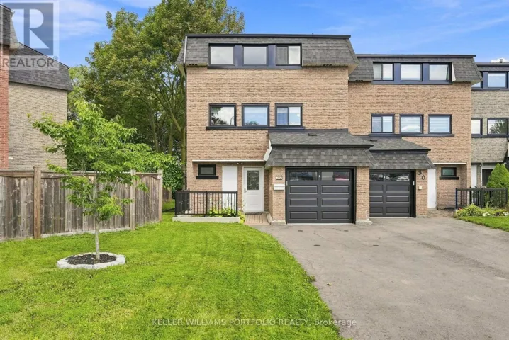 32 HENDERSON DRIVE, Aurora (Aurora Highlands), Ontario L4G3L2