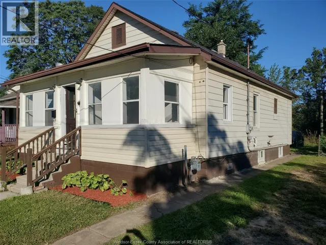 3587 BLOOMFIELD, Windsor, Ontario N9C1E8