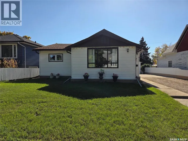 817 Stadacona STREET E, Moose Jaw, Saskatchewan S6H0K5