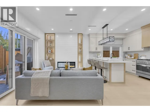 2 2888 E 6TH AVENUE, Vancouver, British Columbia V5M1R8