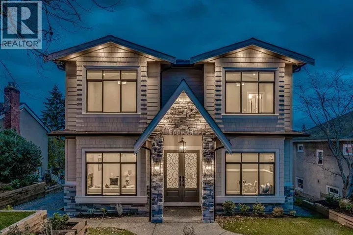 824 CHESTNUT STREET, New Westminster, British Columbia V3L4N2