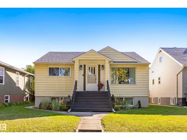 9715 71 AV NW, Edmonton, Alberta T6E0W5