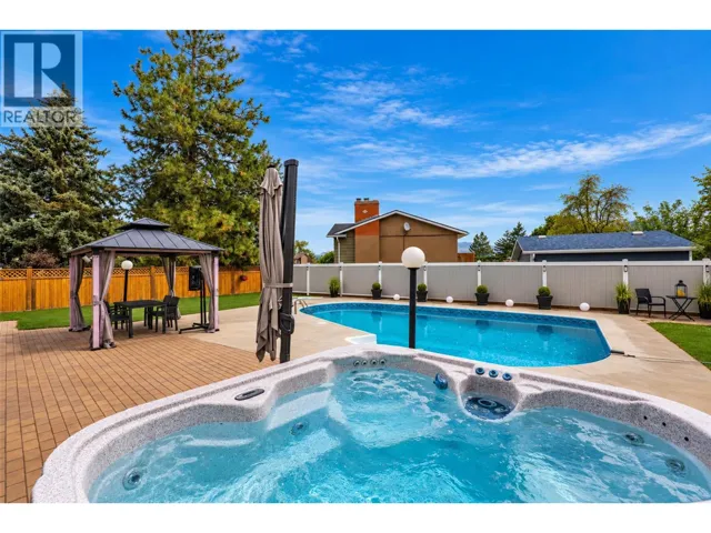 384 Arrowstone Drive, Kamloops, British Columbia V2C1R1