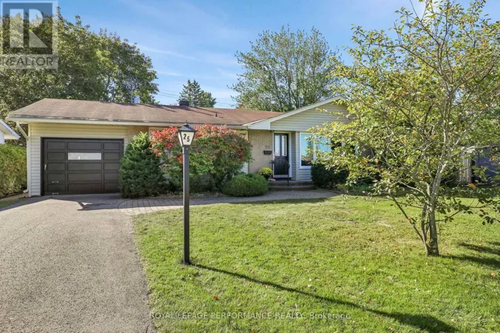 25 THORNCLIFF PLACE, Ottawa, Ontario K2H6L4