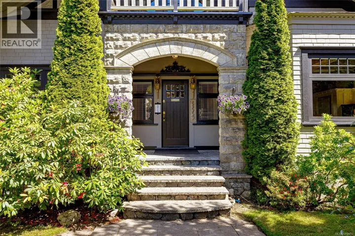 875 Richmond Ave, Victoria, British Columbia V8S3Z2
