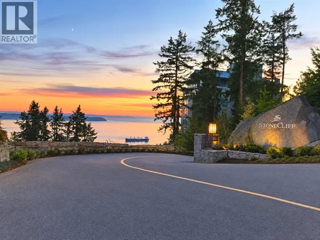 801 3335 CYPRESS PLACE, West Vancouver, British Columbia V7S3J8